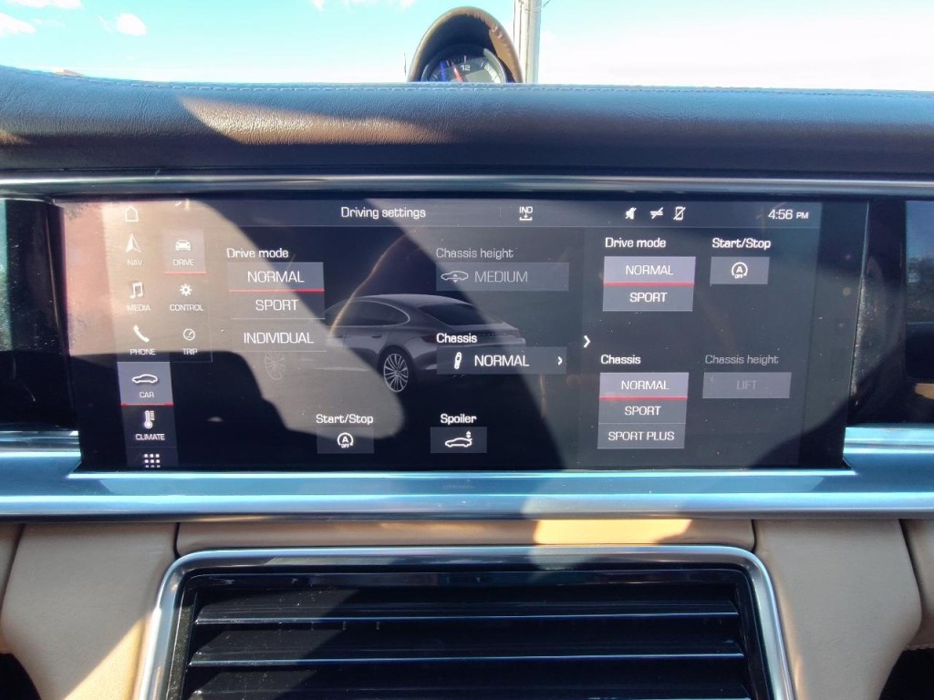 2018 Porsche Panamera Image 30