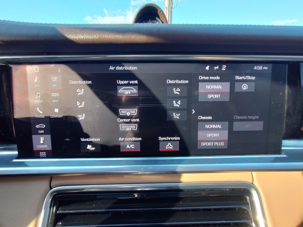 2018 Porsche Panamera Image 33