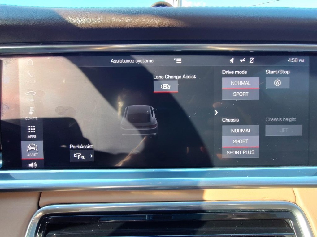 2018 Porsche Panamera Image 34