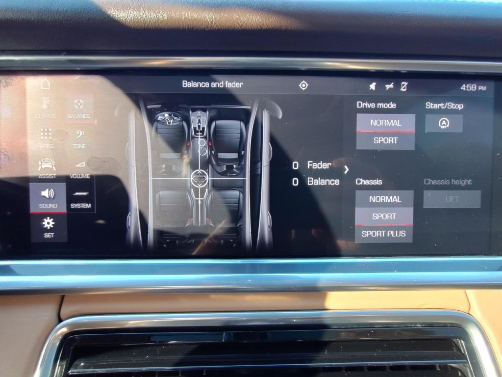 2018 Porsche Panamera Image 35