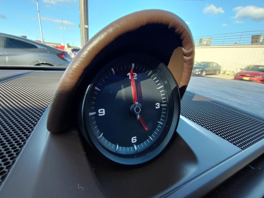 2018 Porsche Panamera Image 37