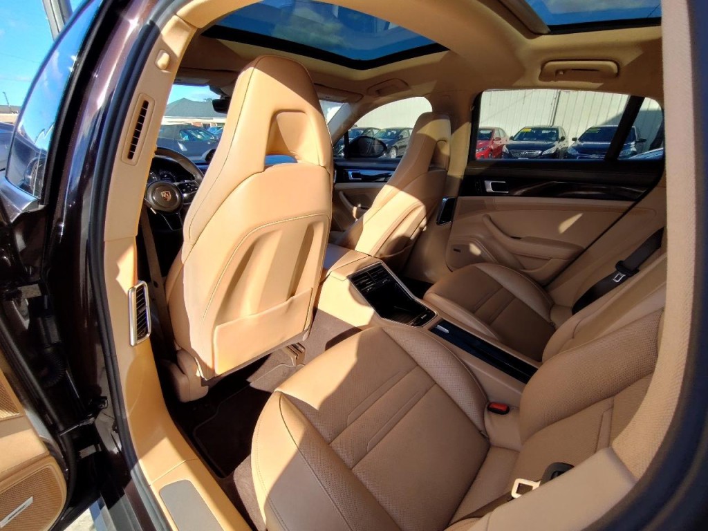 2018 Porsche Panamera Image 42