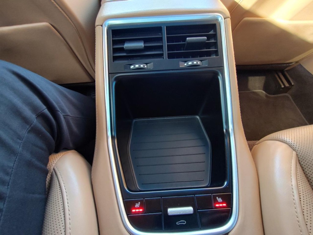 2018 Porsche Panamera Image 43