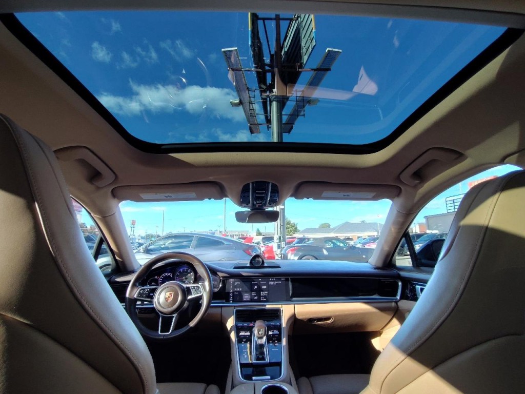 2018 Porsche Panamera Image 45