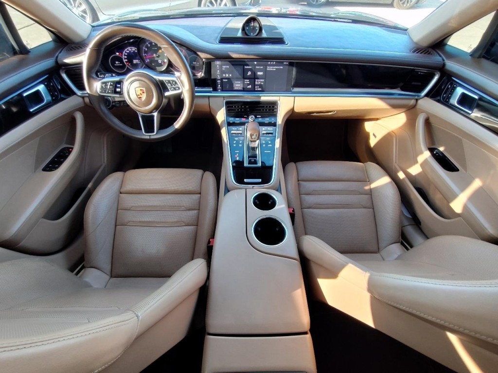2018 Porsche Panamera Image 46