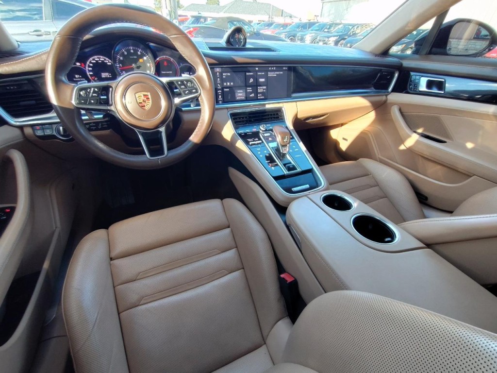 2018 Porsche Panamera Image 47