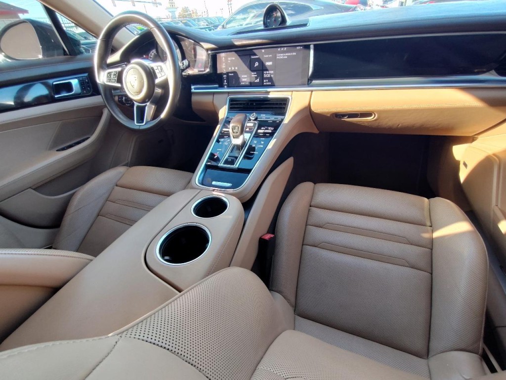 2018 Porsche Panamera Image 48