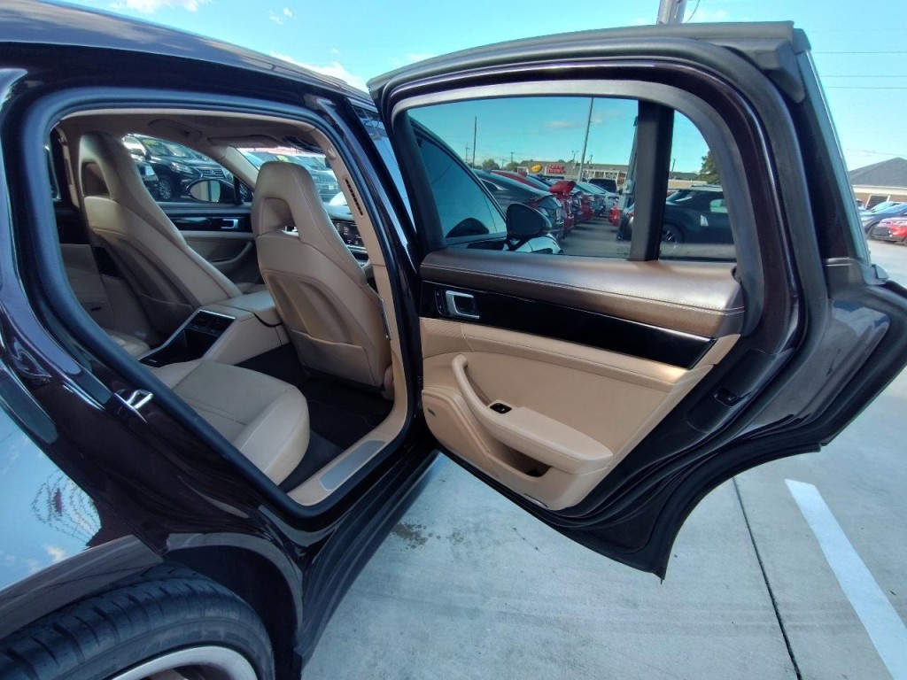 2018 Porsche Panamera Image 51