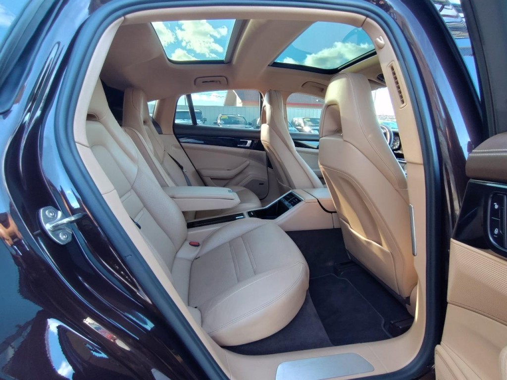 2018 Porsche Panamera Image 52