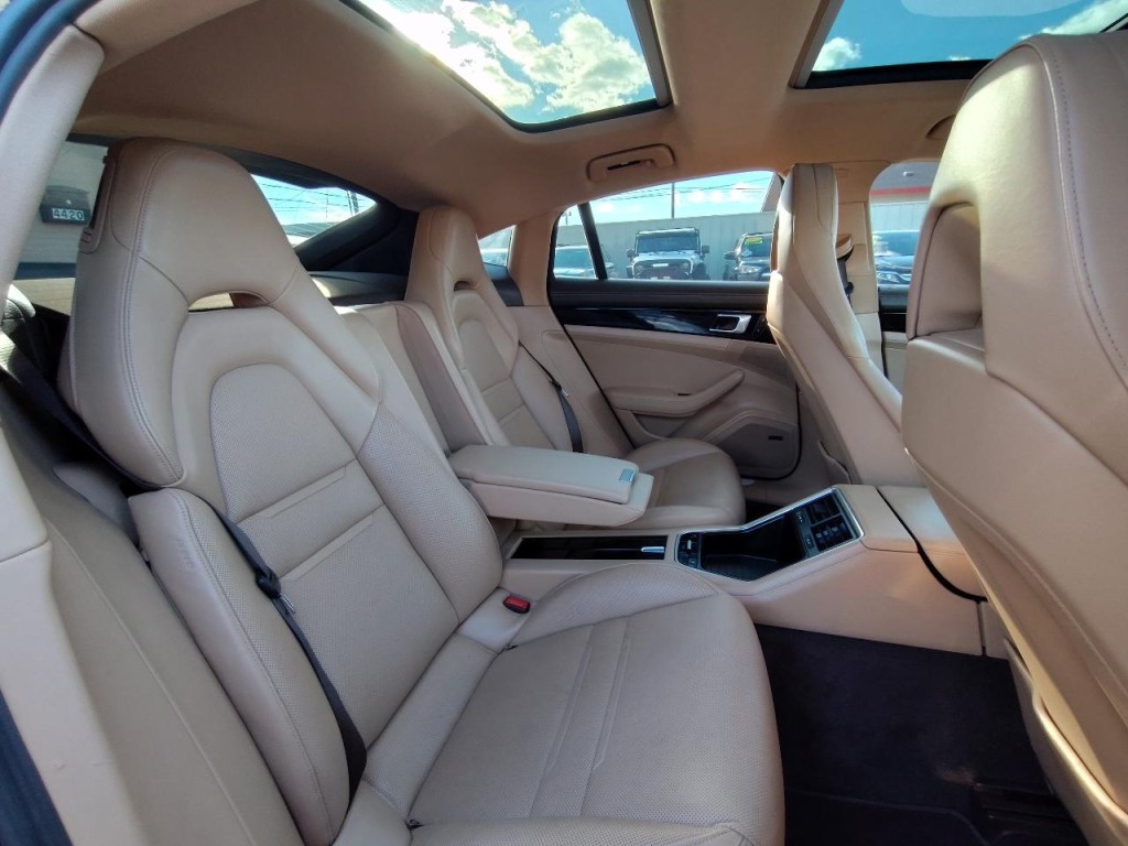 2018 Porsche Panamera Image 53