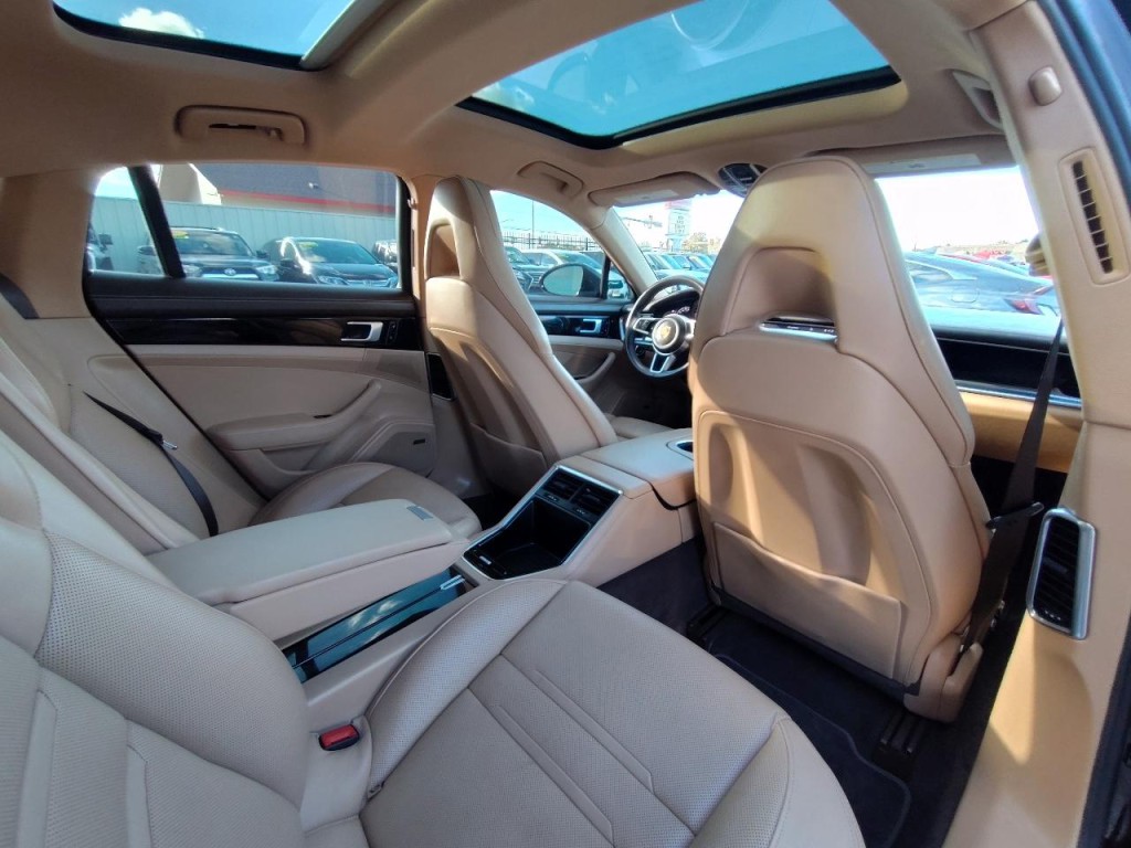 2018 Porsche Panamera Image 54
