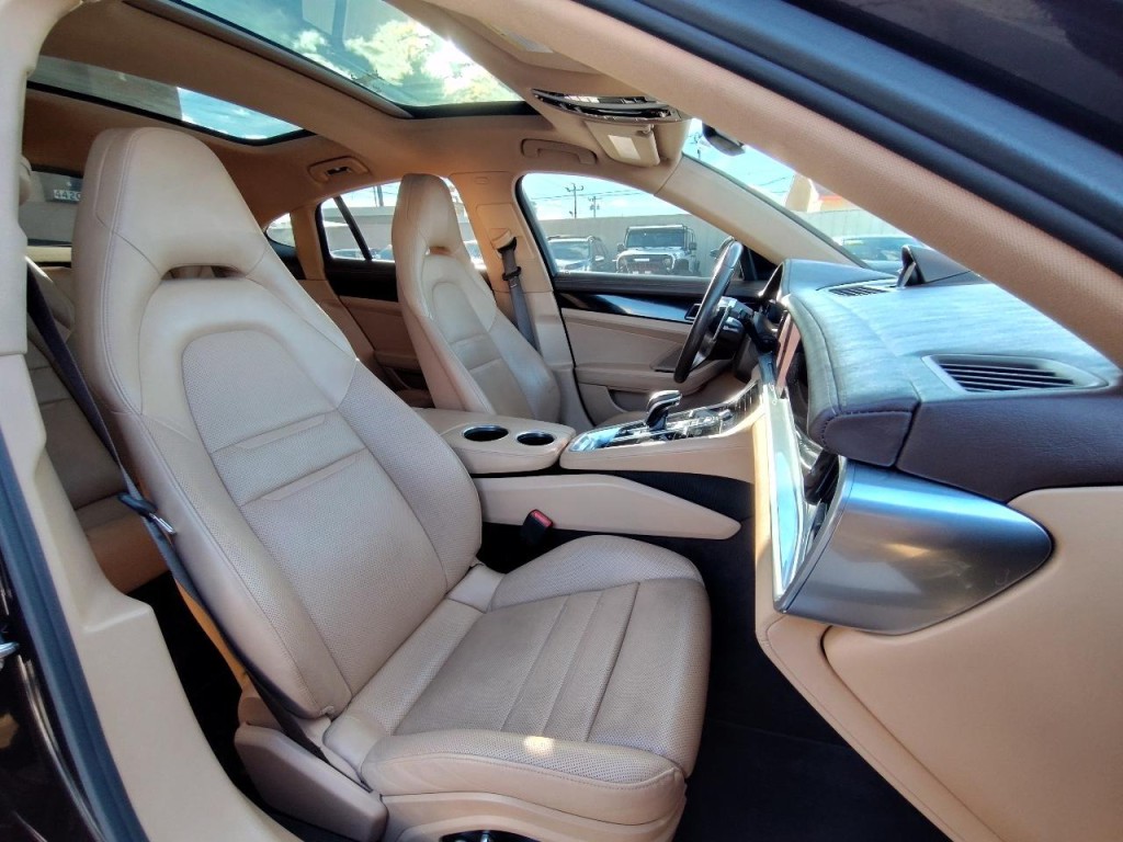 2018 Porsche Panamera Image 56