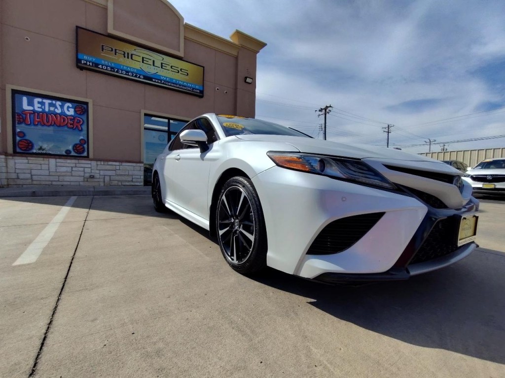2018 Toyota Camry Image 2