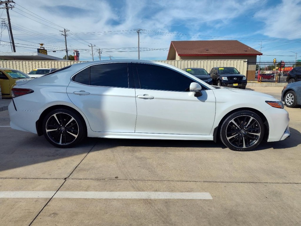 2018 Toyota Camry Image 3