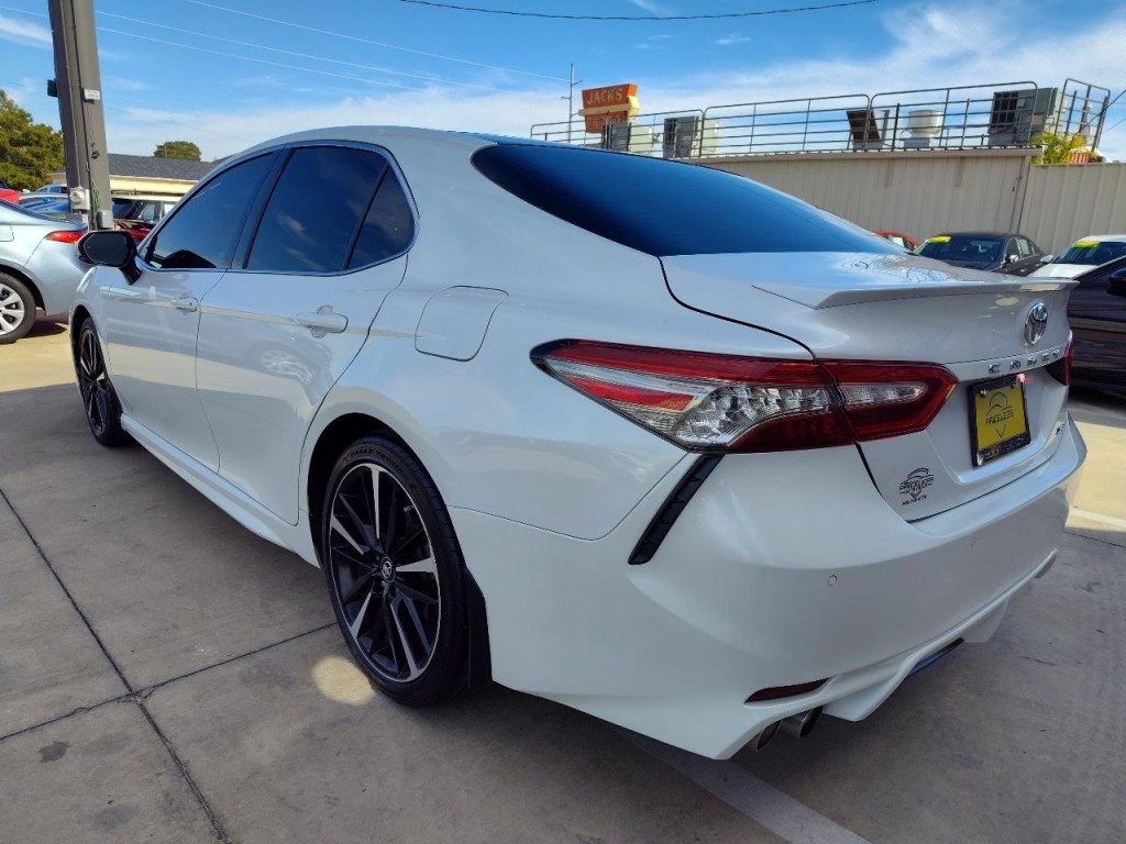 2018 Toyota Camry Image 6