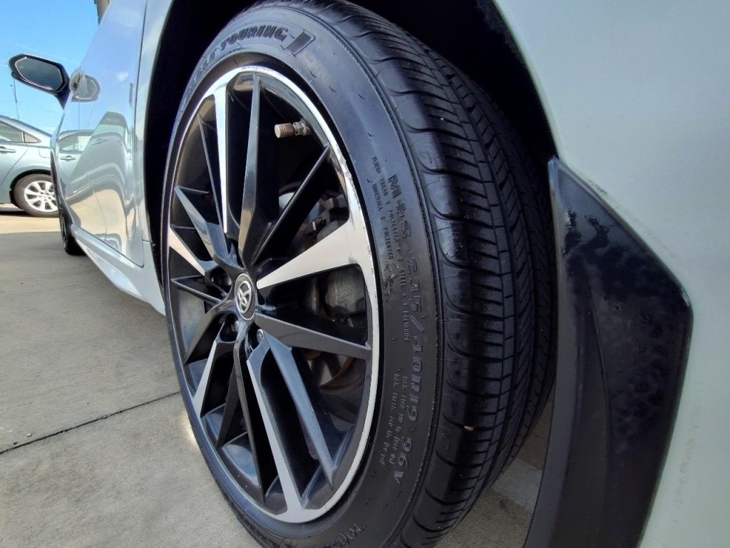 2018 Toyota Camry Image 12