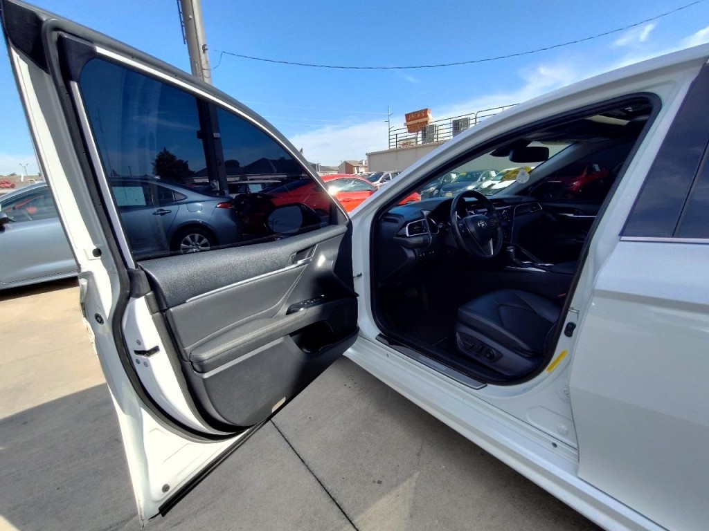2018 Toyota Camry Image 14
