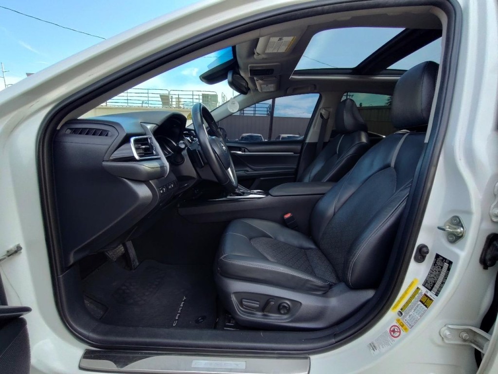 2018 Toyota Camry Image 15