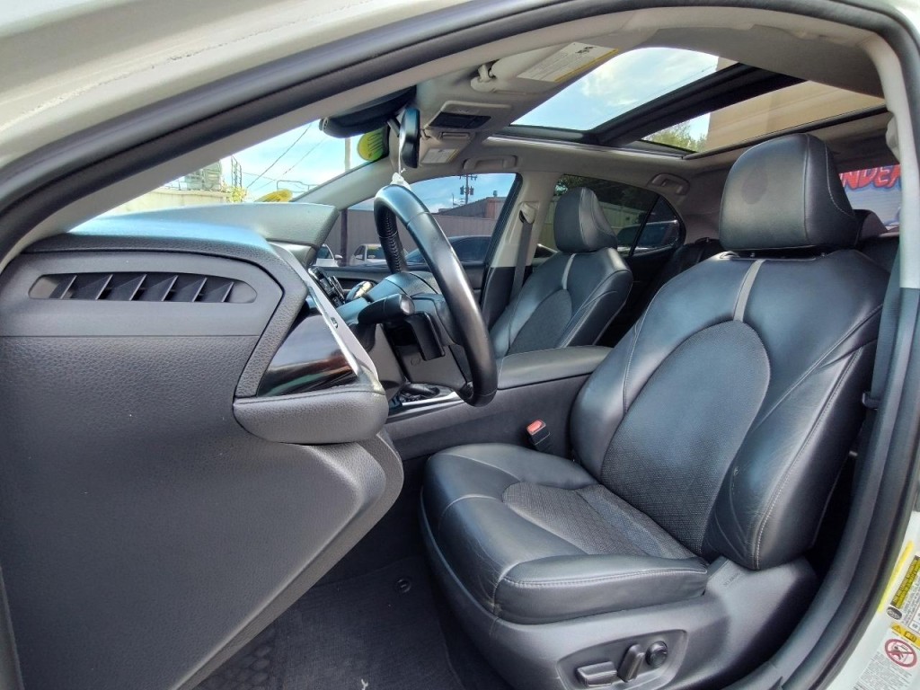 2018 Toyota Camry Image 16