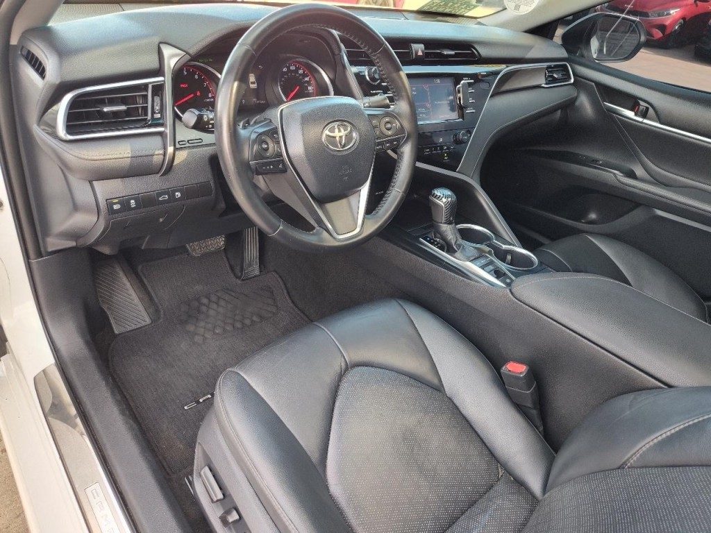 2018 Toyota Camry Image 17