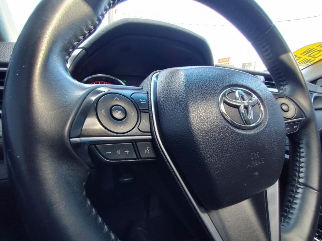 2018 Toyota Camry Image 19