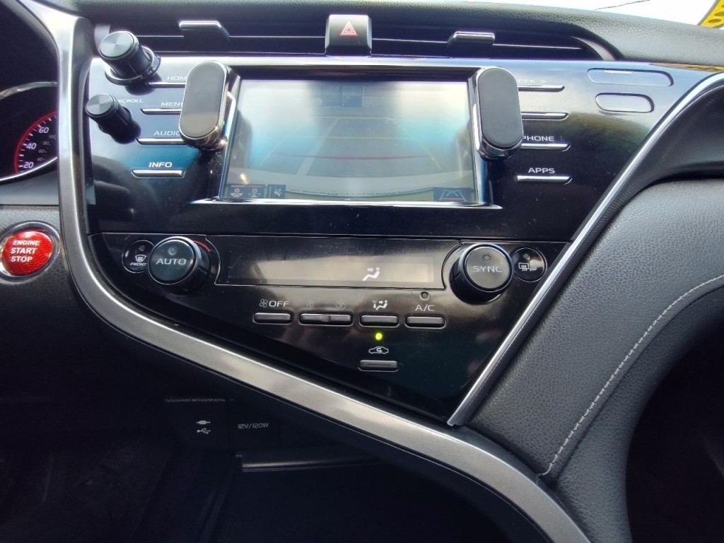 2018 Toyota Camry Image 26