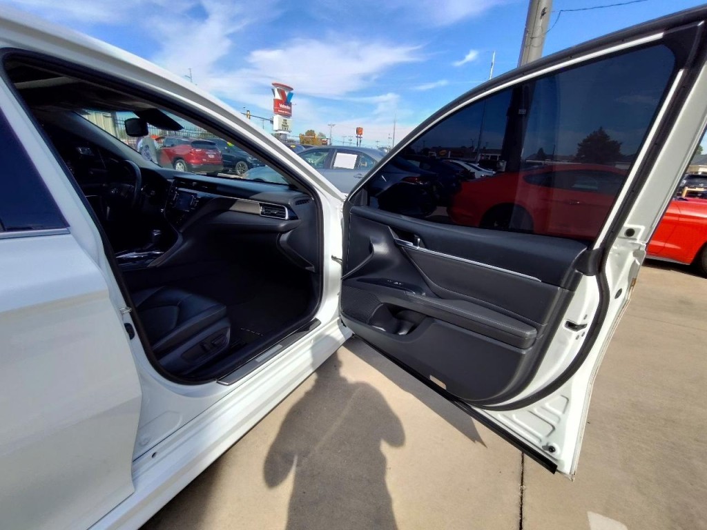 2018 Toyota Camry Image 46