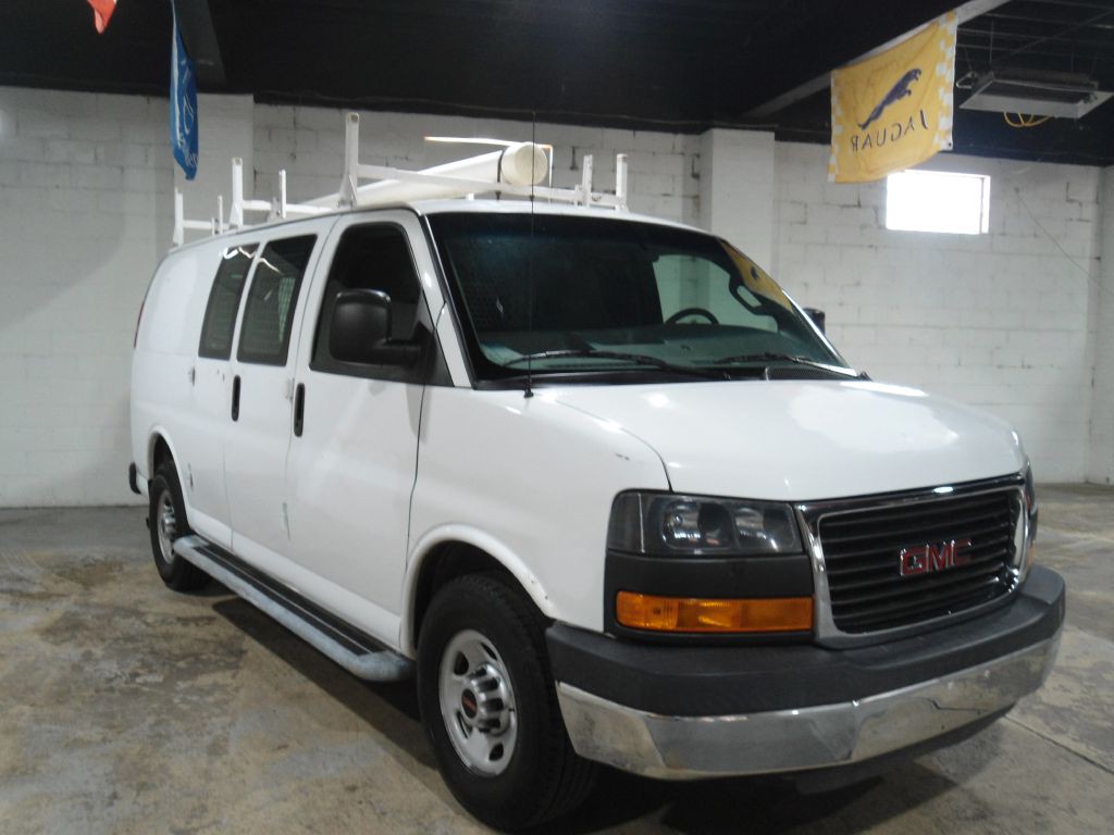 2016 GMC Savana Image 2