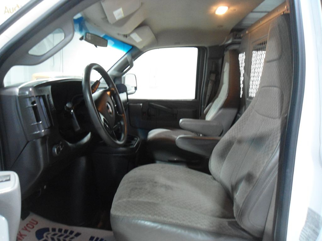2016 GMC Savana Image 7