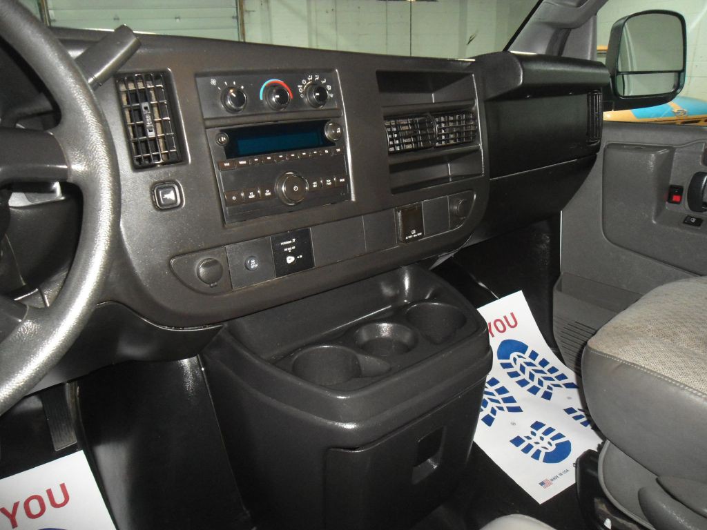 2016 GMC Savana Image 9