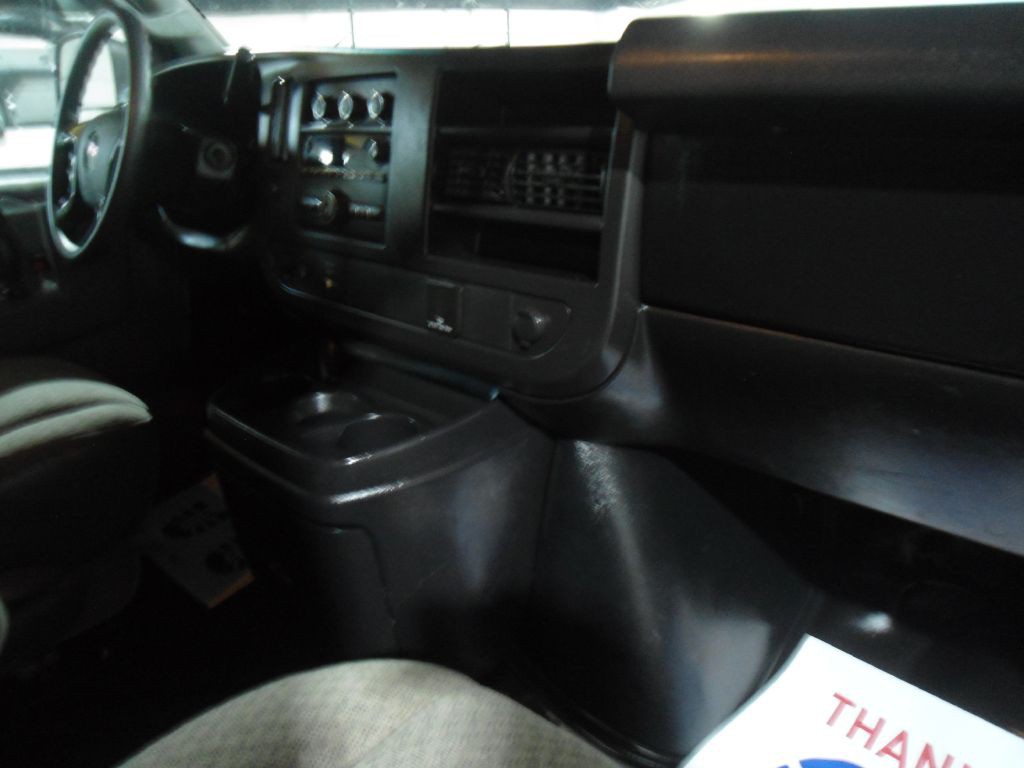 2016 GMC Savana Image 14