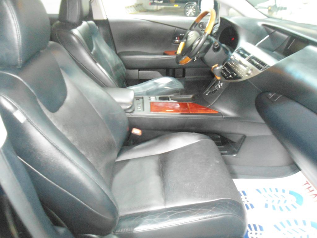 2010 Lexus RX Image 16