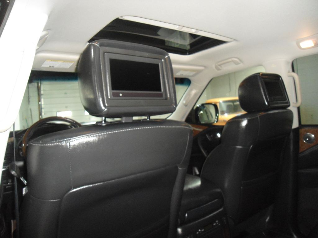 2015 INFINITI QX80 Image 10