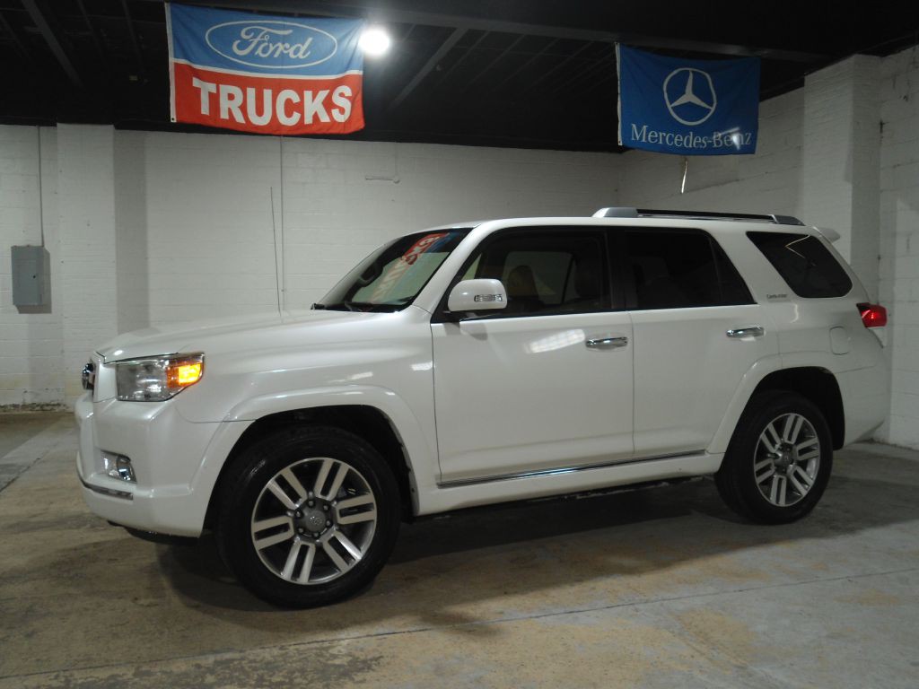 2013 Toyota 4Runner Image 2