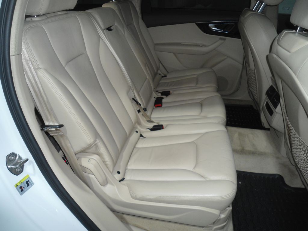2017 Audi Q7 Image 19