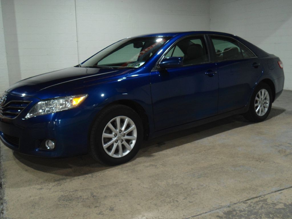 2010 Toyota Camry Image 2