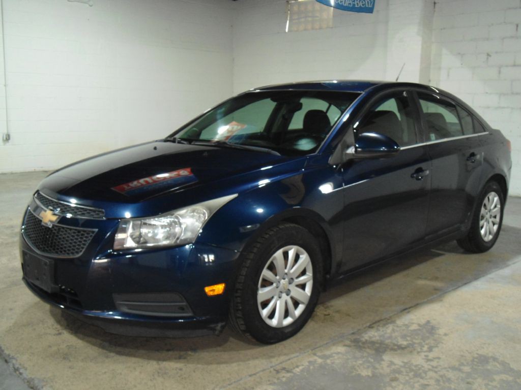 2011 Chevrolet Cruze Image 2