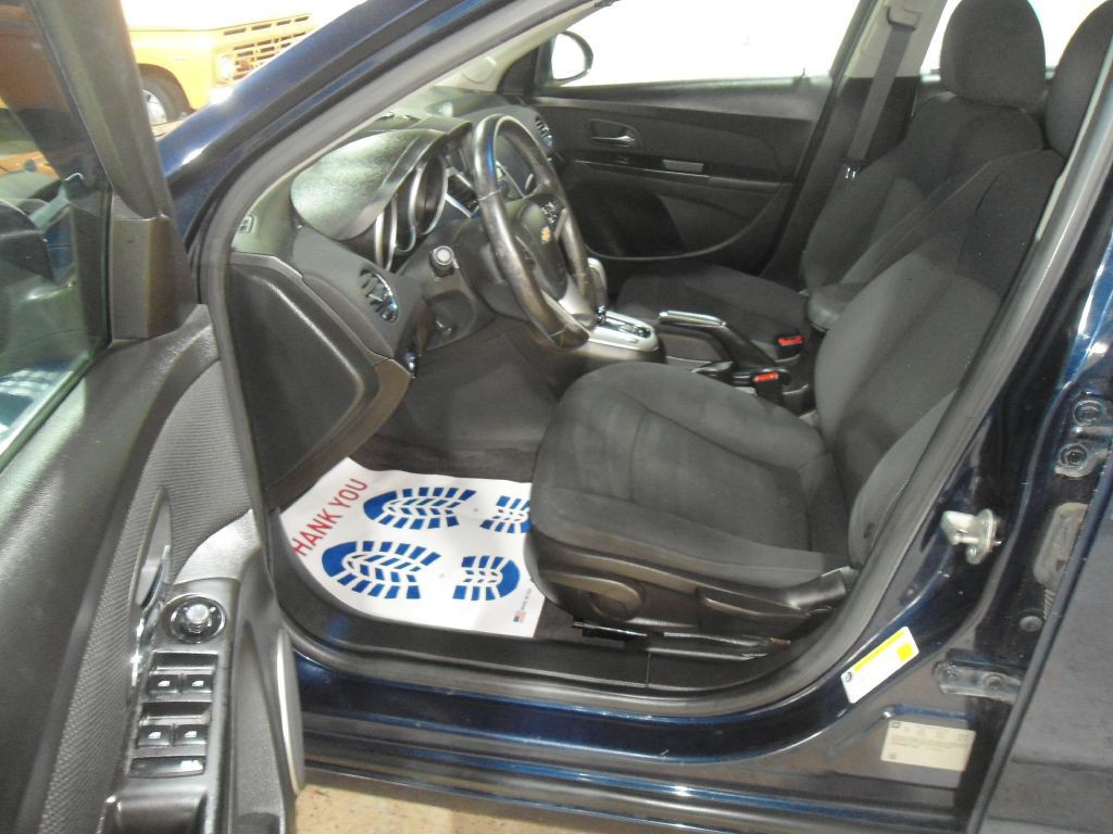 2011 Chevrolet Cruze Image 3