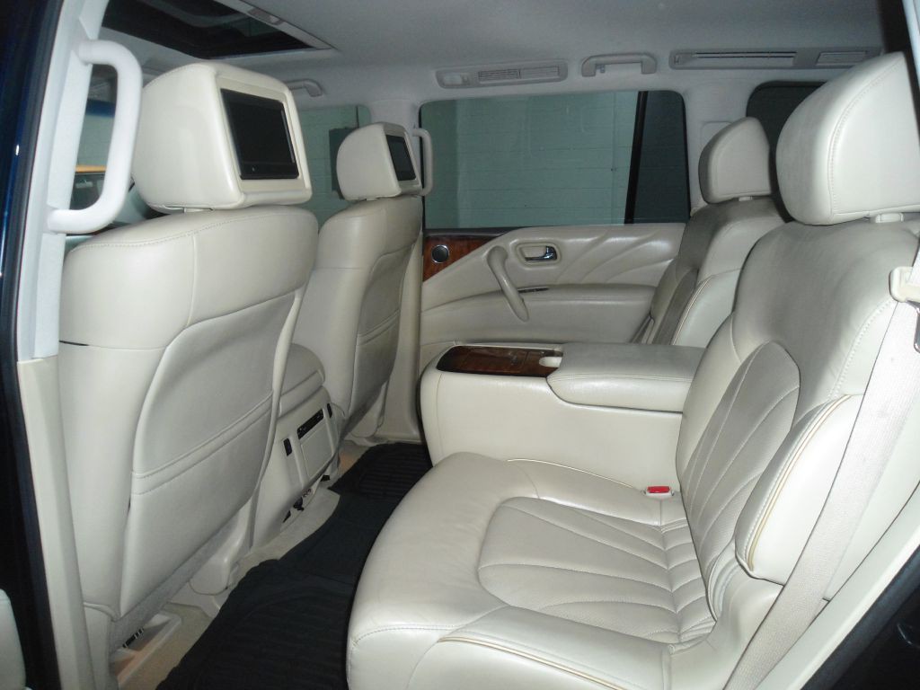 2016 INFINITI QX80 Image 9
