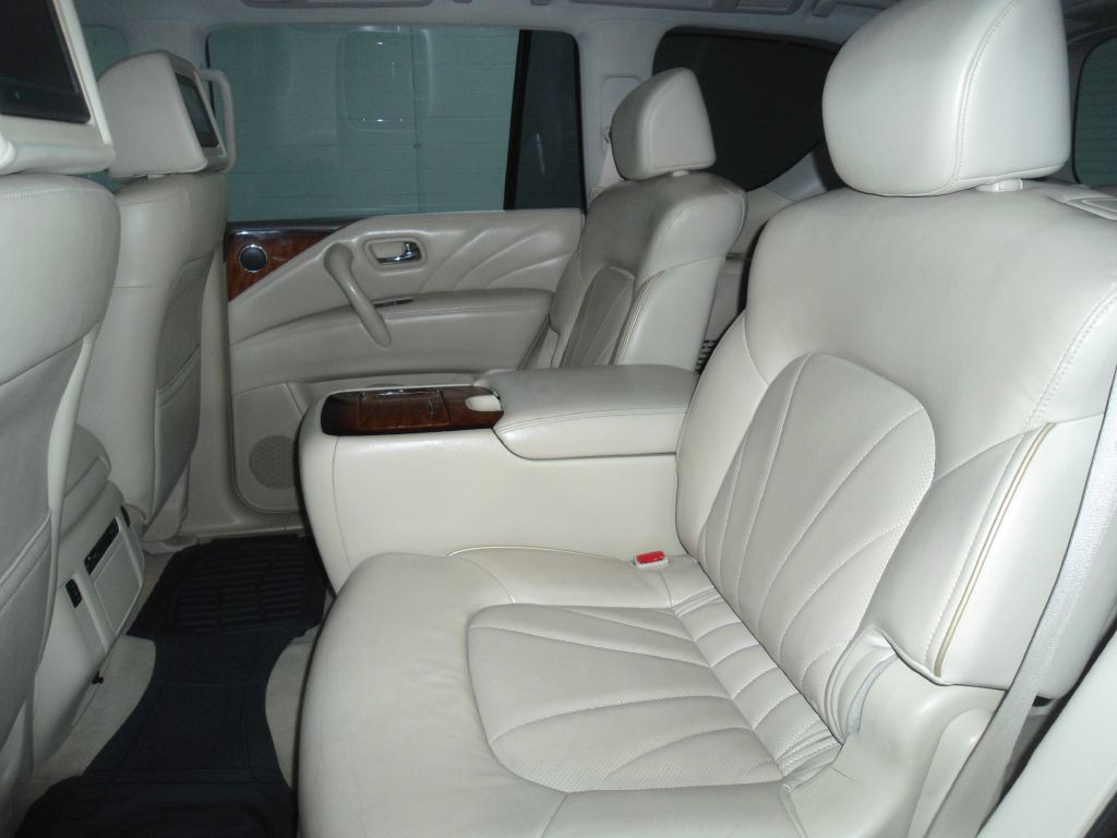 2016 INFINITI QX80 Image 11