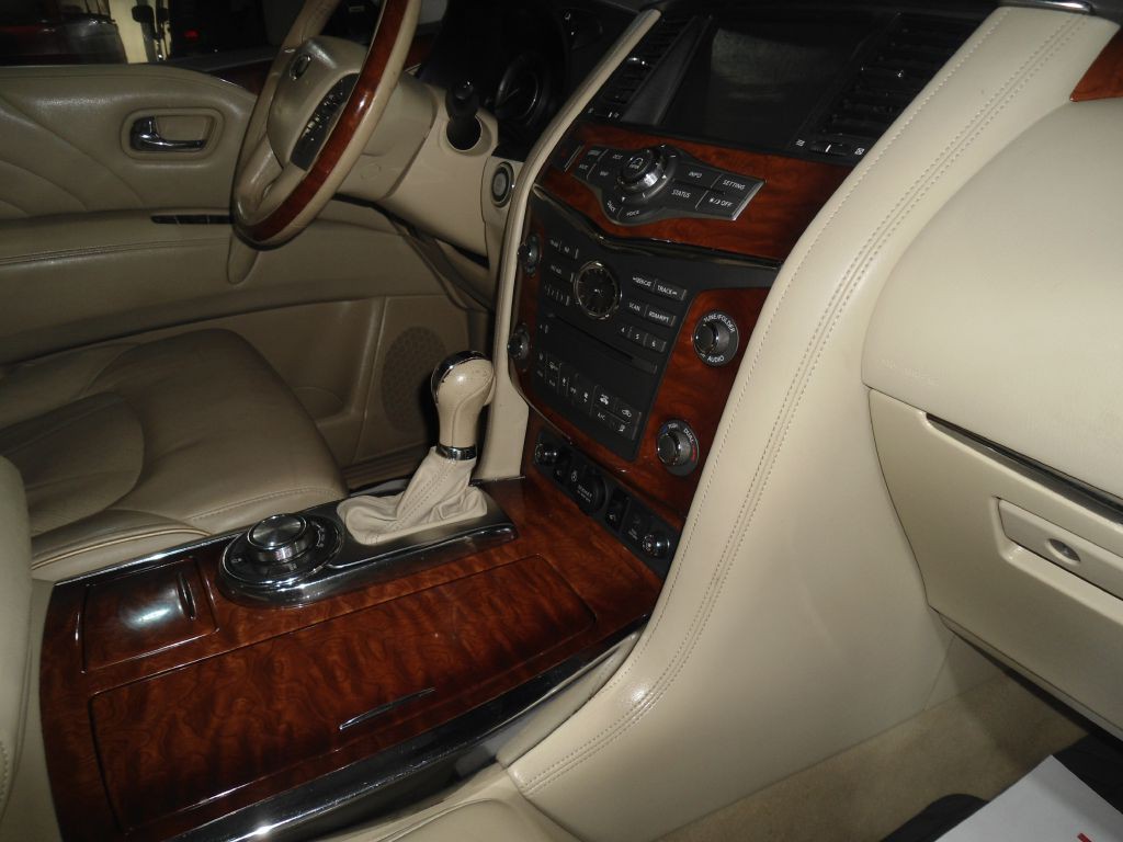 2016 INFINITI QX80 Image 18