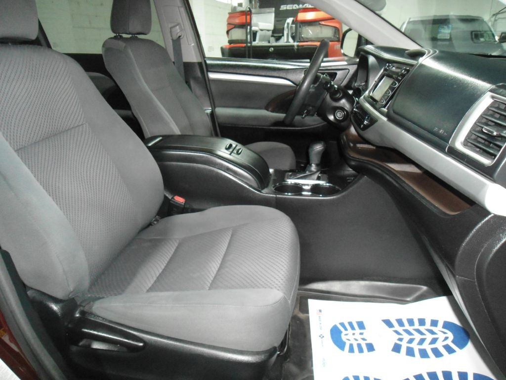 2018 Toyota Highlander Image 18