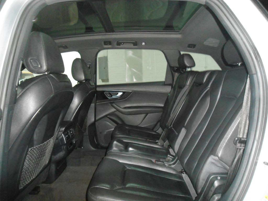 2017 Audi Q7 Image 12