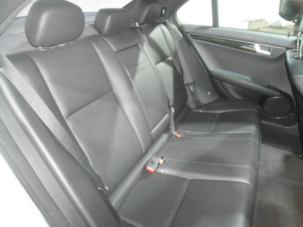 2013 Mercedes-Benz C-Class Image 16