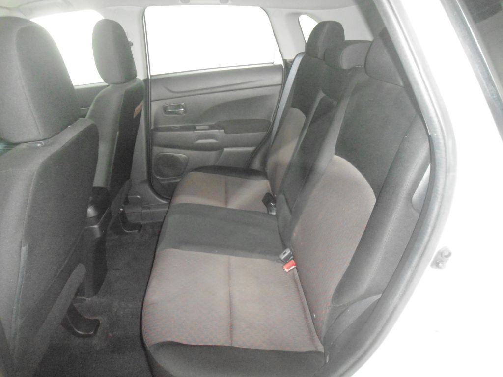 2018 Mitsubishi Outlander Image 12