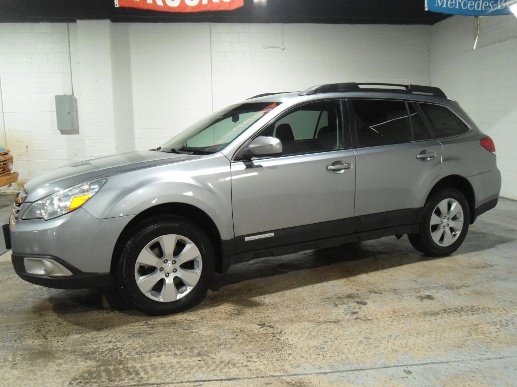 2011 Subaru Outback Image 2