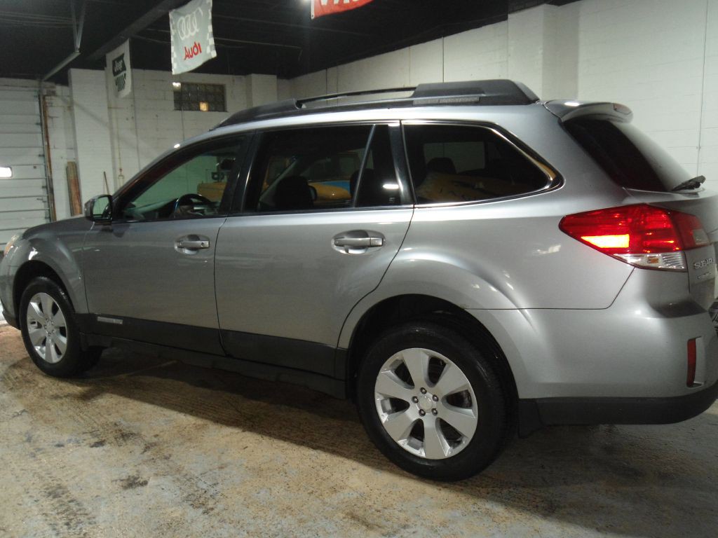 2011 Subaru Outback Image 3