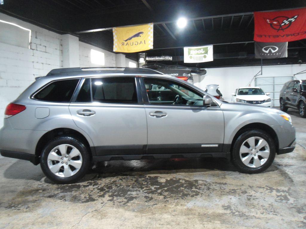 2011 Subaru Outback Image 6