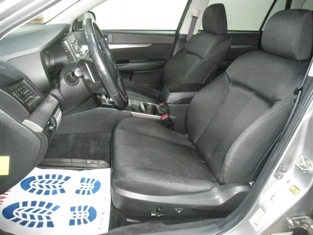 2011 Subaru Outback Image 8