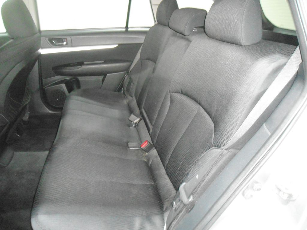 2011 Subaru Outback Image 9